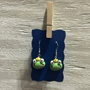 New Green Resin Frog Hanging Earrings